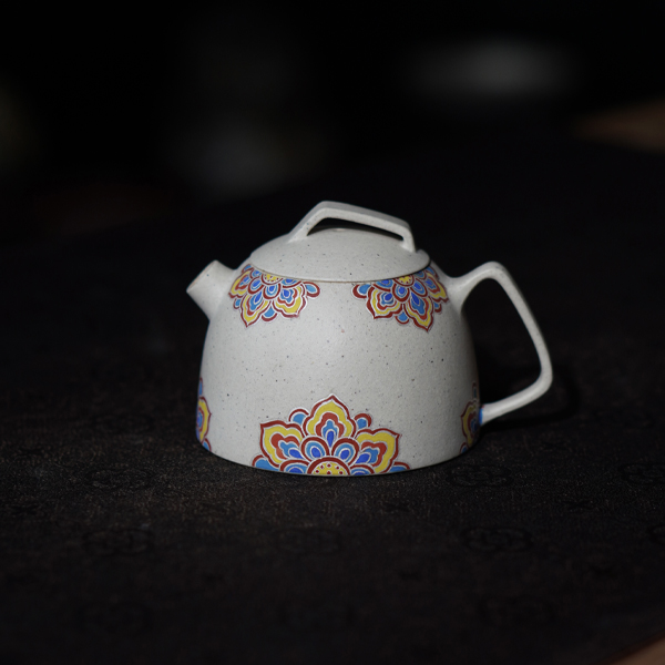 Hu Dundun · White Duan Ni with Baoxiang Flower